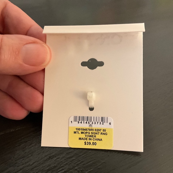 On 34th gold ring with white center nwt size 10 - Picture 3 of 3